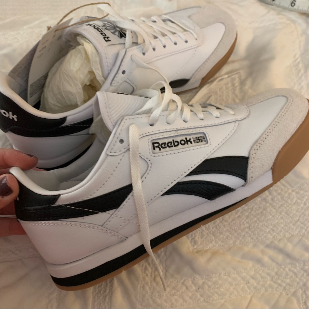 Reebok sneakers sz 7men/ 8 women - Picture 8 of 12